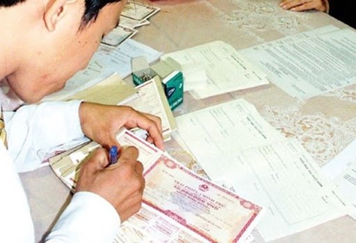 Nhà đầu tư tham gia thị trường trái phiếu doanh nghiệp cần tuân thủ quy định pháp luật.