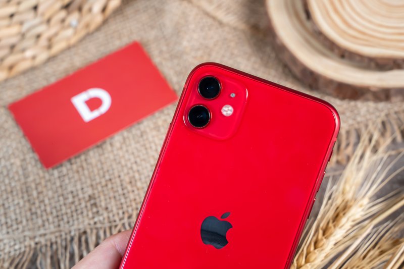 iphone-11-vn-a-giam-gia-manh-van-hut-hang-sau-3-nam-ra-mat-1
