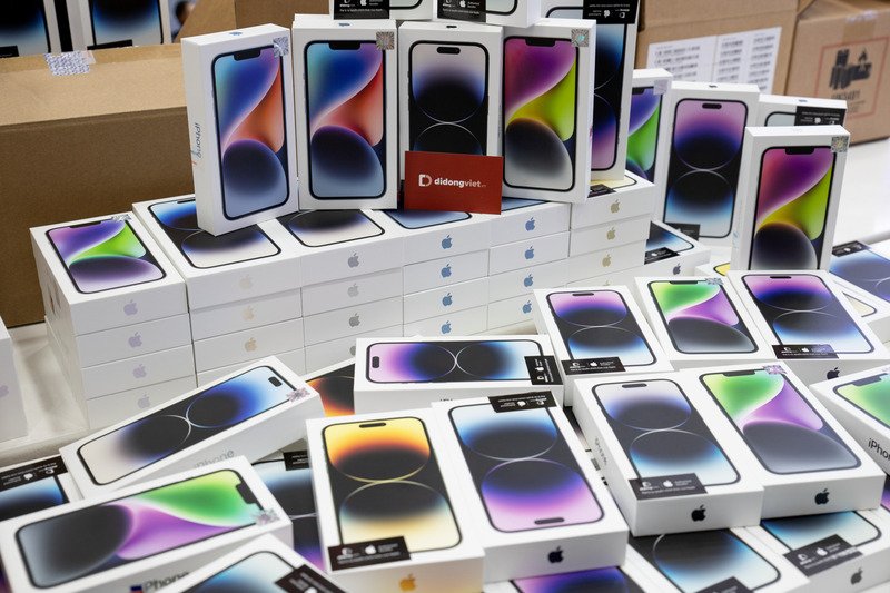 iphone-14-ve-dot-hang-moi-dap-ung-nhu-cau-mua-sam-tang-cao-dip-cuoi-nam