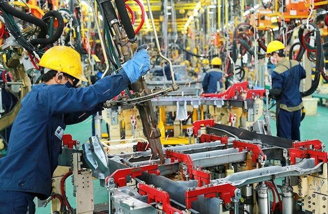 Kinh tế Việt Nam đang đối mặt nhiều lực cản.