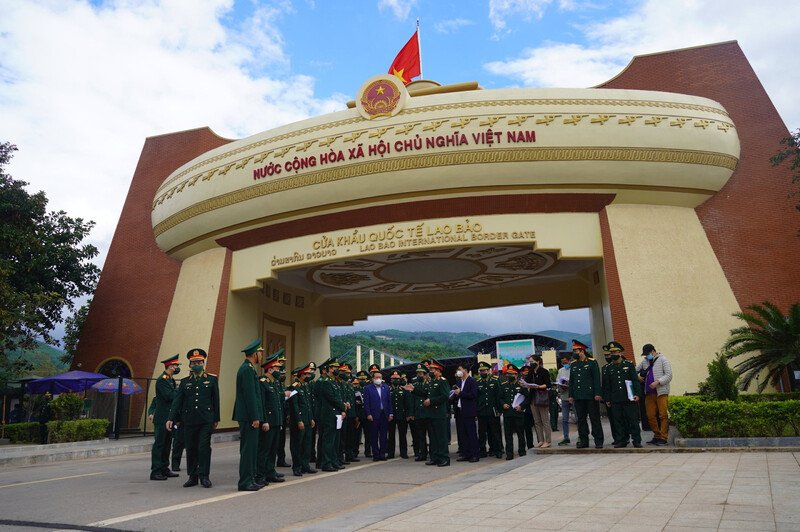 Trên Hành lang Kinh tế Đông Tây, Quảng Trị đóng vai trò quan trọng, là cầu nối giao thông, mắt xích liên kết tiểu vùng thông qua cửa khẩu quốc tế Lao Bảo