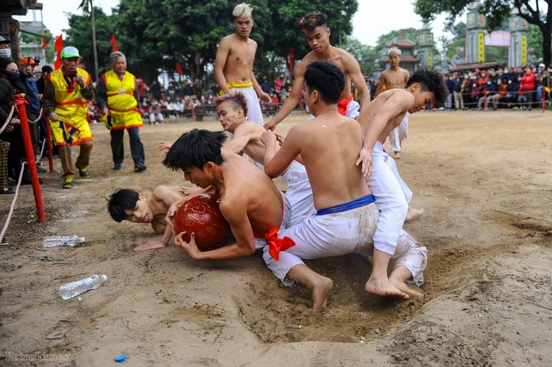Một pha tận dụng thời cơ cướp cầu và đưa về hố của đội mình quá nhanh trong sự ngỡ ngàng của đội bạn.