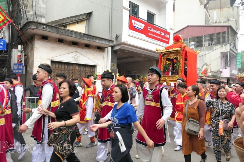 Trong dịp này, 5 làng Mọc sẽ cùng nhau tổ chức lễ hội trọng thể với nhiều nghi thức, hoạt động hấp dẫn để rước các Thánh du xuân, thưởng lãm cảnh quan 5 làng và cầu mong nhiều điều may mắn.