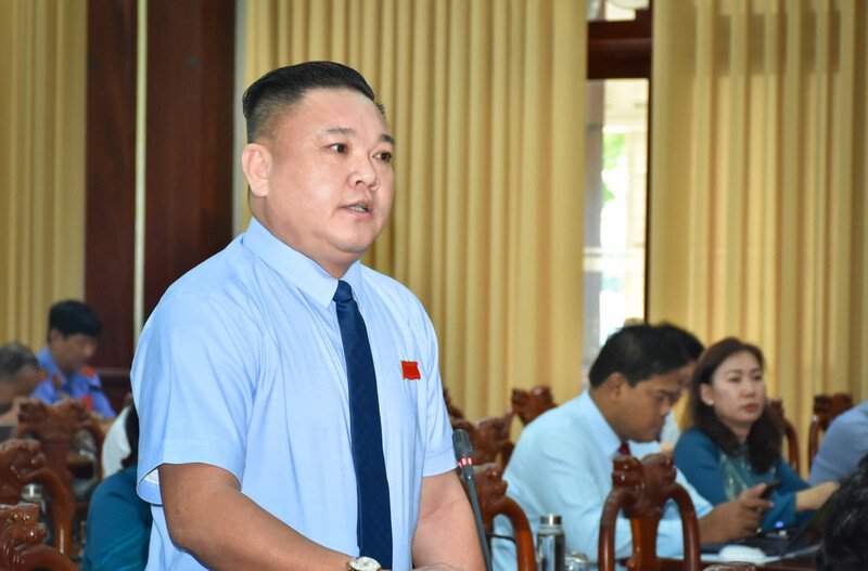 Đại biểu HĐND tỉnh Sóc Trăng Trần Khắc Tâm phát biểu ý kiến tại kỳ họp. Ảnh: An Tran.