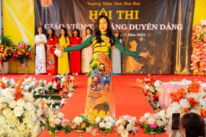 20-1700443724-giao-vien-tai-nang-duyen-dang-2