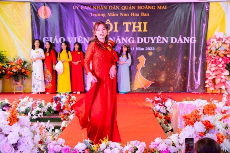 20-1700443744-giao-vien-tai-nang-duyen-dang-3