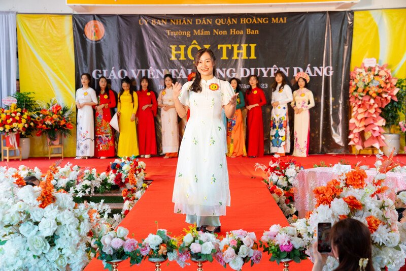 20-1700443800-giao-vien-tai-nang-duyen-dang-6
