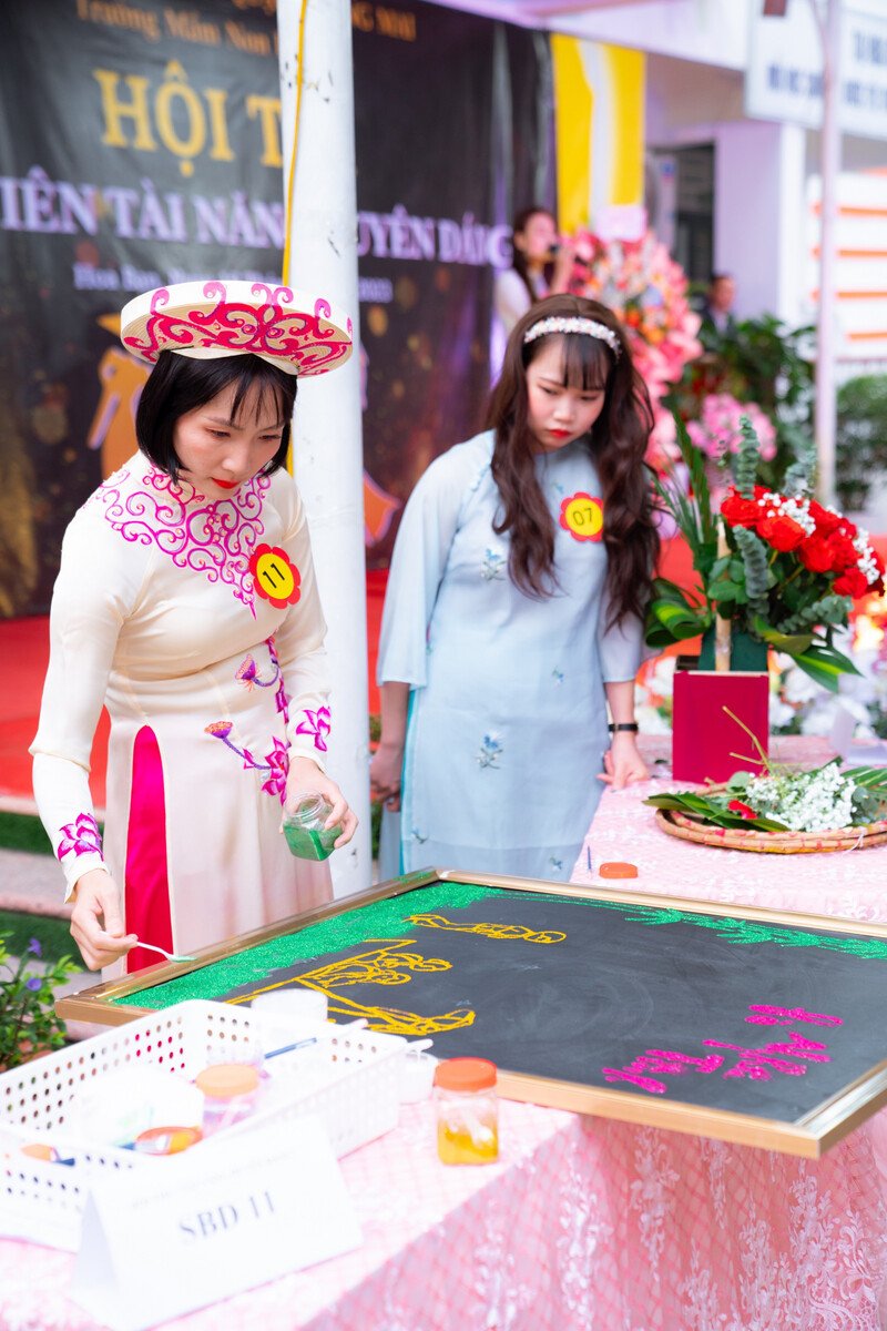 20-1700443874-giao-vien-tai-nang-duyen-dang-9