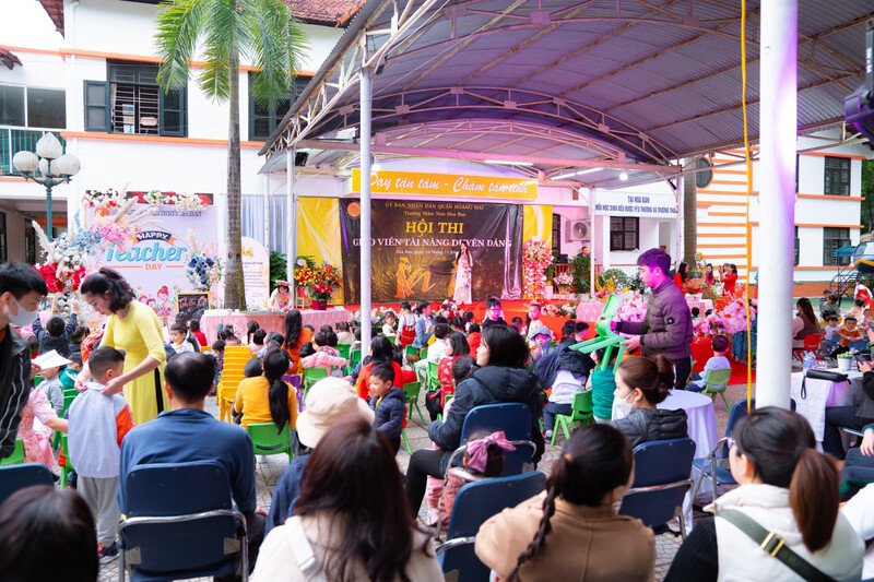 20-1700443940-giao-vien-tai-nang-duyen-dang-14