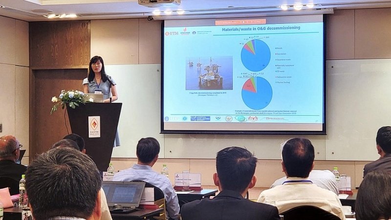 Tiến sĩ Lê Thị Huyền - Khoa Dầu khí (PVU) trình bày tham luận