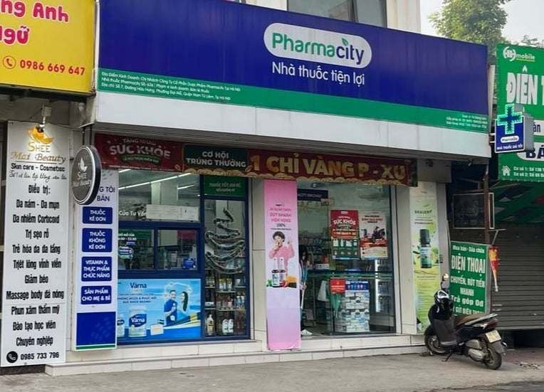 Chuỗi nhà thuốc tiện lợi Pharmacity thuộc Công ty Cổ phần Dược phẩm Pharmacity bán thuốc kháng sinh không cần có đơn từ bác sĩ.