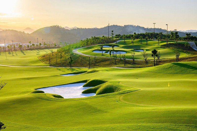  Văn Lang Empire T&T Golf Club chuẩn bị đi vào vận hành 18 hố
