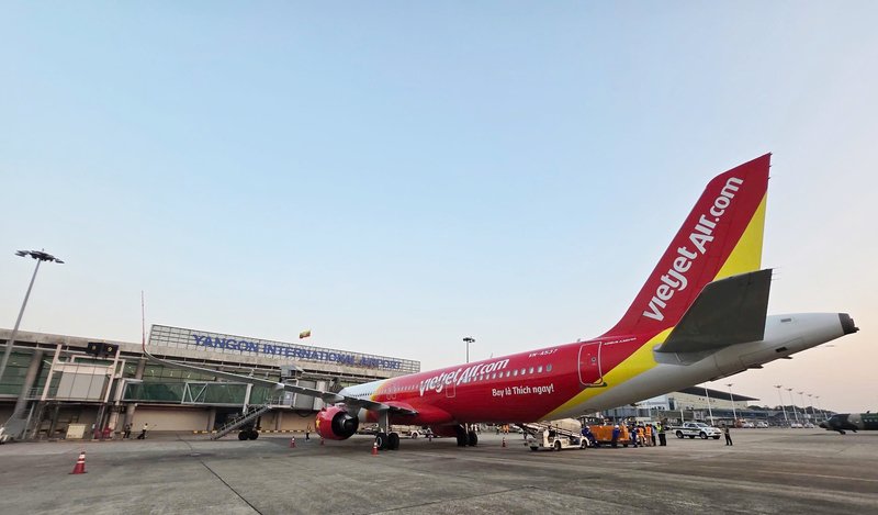 Tàu bay Vietjet tại sân bay Yangon, Myanmar