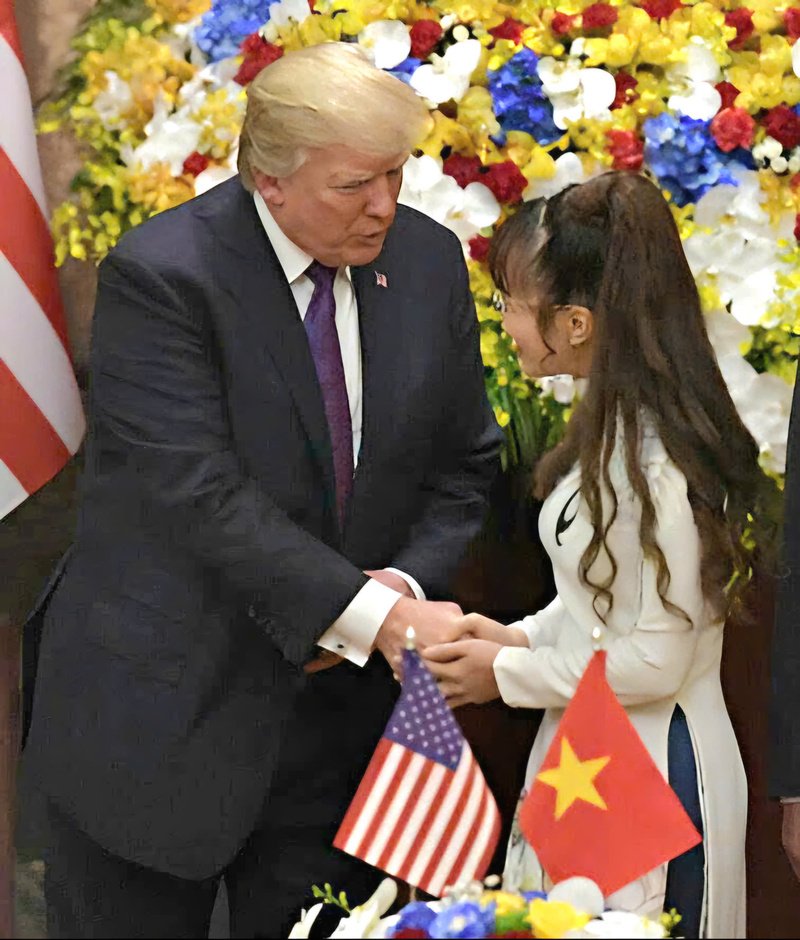 Tiến sĩ Nguyễn Thị Phương Thảo và Tổng thống Mỹ Donald Trump năm 2017