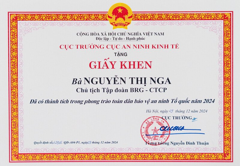  Giấy khen bà Nguyễn Thị Nga, Chủ tịch Tập đoàn BRG, từ Cục An ninh Kinh tế - Bộ Công An.