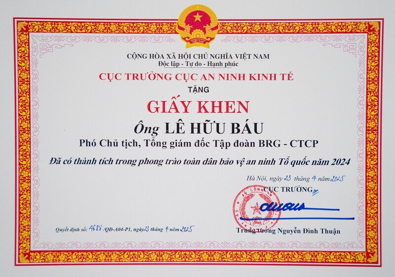  Giấy khen ông Lê Hữu Báu, Phó Chủ tịch, Tổng Giám đốc Tập đoàn BRG, từ Cục An ninh Kinh tế - Bộ Công An.