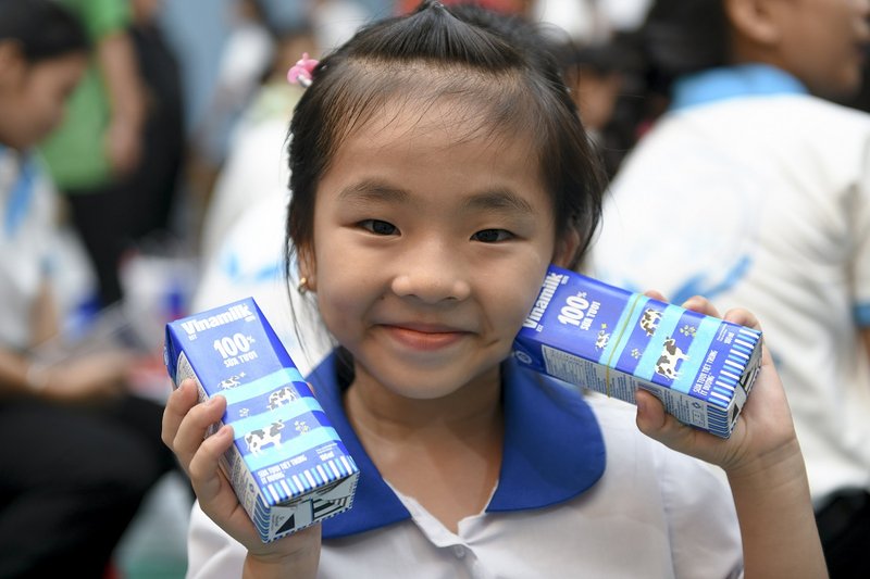 Nụ cười của các em nhỏ tại Làng Trẻ em SOS Bến Tre khi nhận những món quà từ Vinamilk và chương trình. 