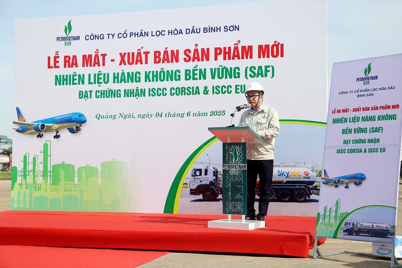   Tổng Giám đốc BSR Nguyễn Việt Thắng phát biểu, khẳng định quyết tâm thương mại hóa SAF, góp phần vào chiến lược chuyển dịch năng lượng quốc gia. 