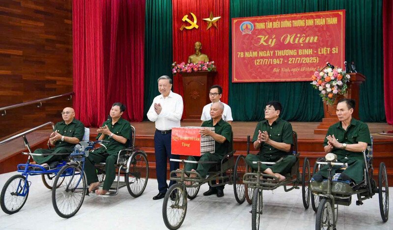  Tổng Bí thư Tô Lâm thăm, tặng quà các thương binh, bệnh binh tại Trung tâm Điều dưỡng thương binh Thuận Thành, Bắc Ninh