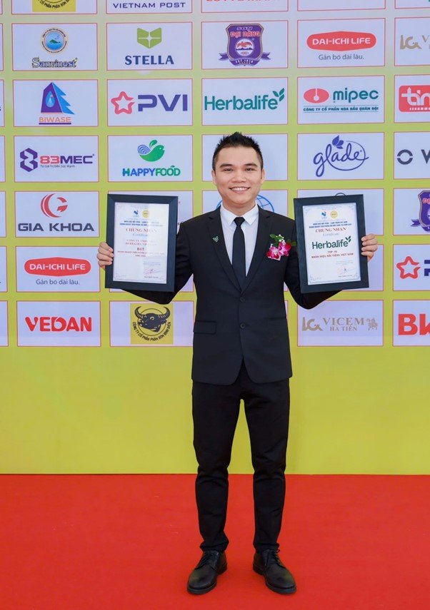  Đại diện Herbalife tại sự kiện vinh danh Nhãn Hiệu Nổi Tiếng Việt Nam & Doanh Nghiệp Tiên Phong Đổ Mới Sáng Tạo Năm 2025.