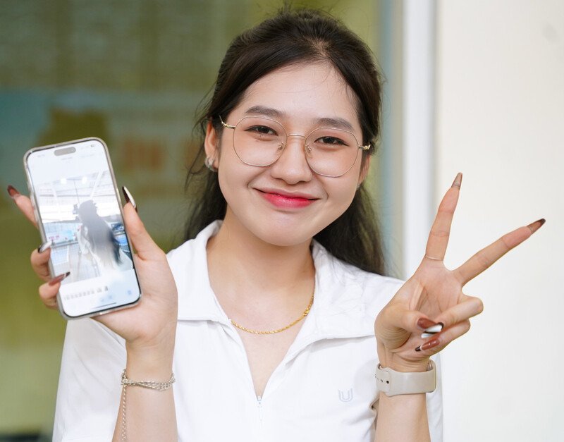 Cổ động viên tới sân cổ vũ cho các pick thủ.