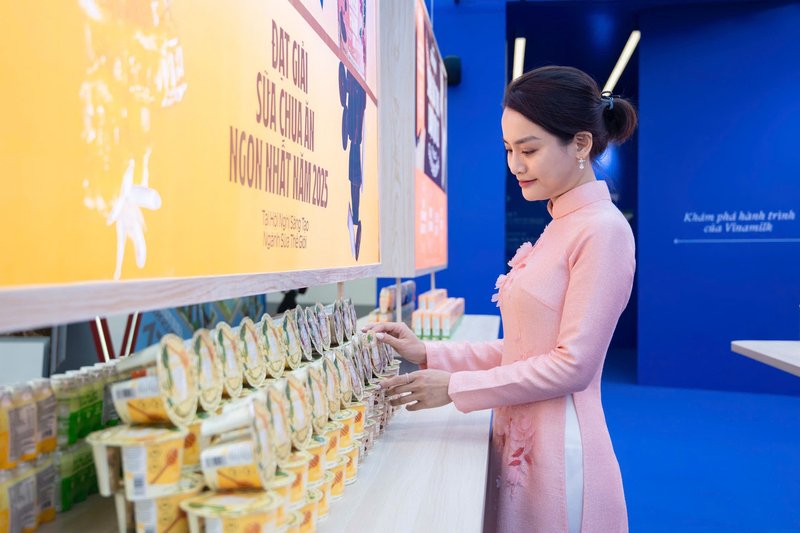 Vinamilk mang đến triển lãm những trải nghiệm thú vị qua cách thể hiện trực quan về những bước đột phá trong đổi mới sáng tạo, khoa học – công nghệ tạo ra sản phẩm dinh dưỡng tiêu chuẩn quốc tế, đón đầu các xu hướng tiêu dùng. (Ảnh: Tịnh Không) 