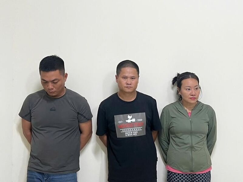  Các đối tượng liên quan bị bắt giữ tại cơ quan công an.