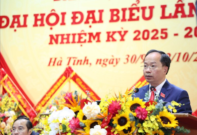 Đồng chí Nguyễn Duy Lâm - Bí thư tỉnh uỷ Hà Tĩnh trình bày tóm tắt dự thảo báo cáo trính trị