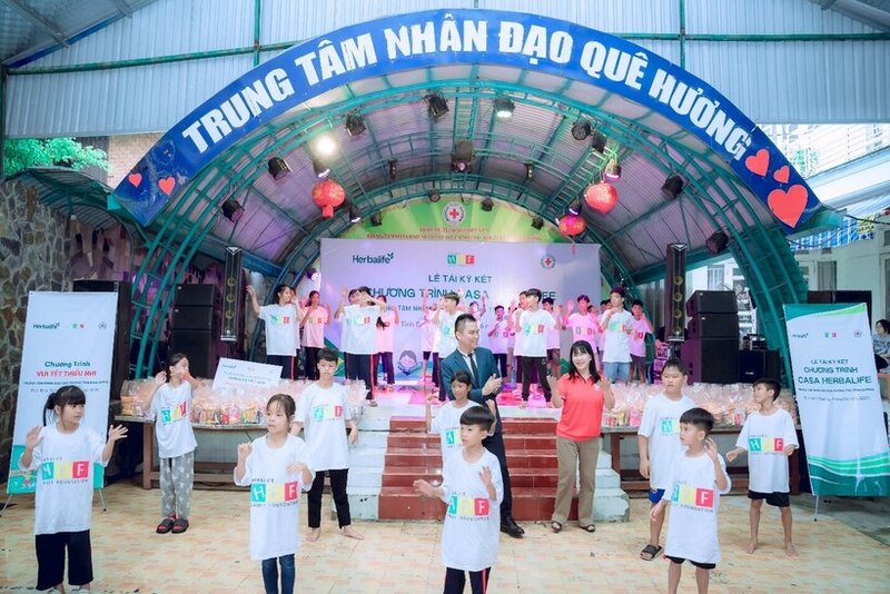 Chương trình văn nghệ tại lễ ký kết Chương trình Casa Herbalife Việt Nam.