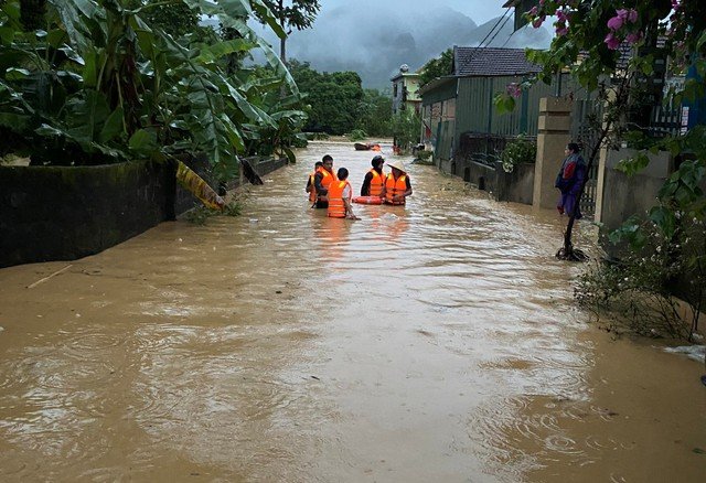  Trung bộ tiếp tục mưa to đến rất to.