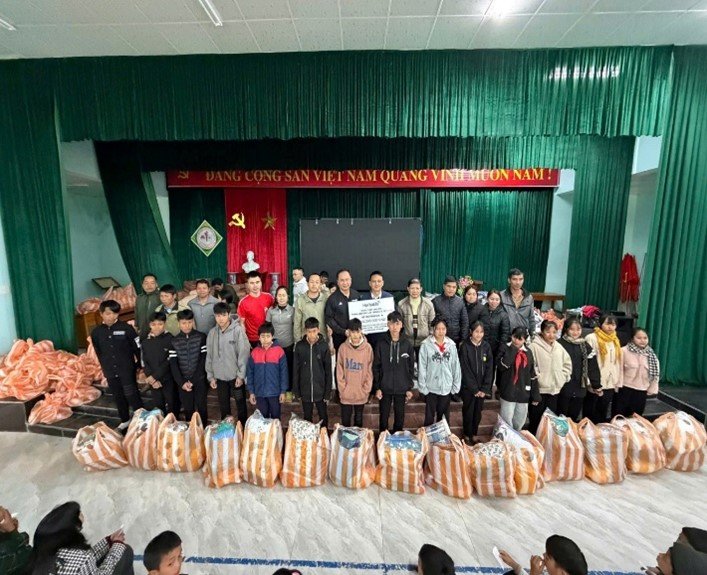 Song song với việc chung tay đóng góp thông qua MTTQVN, nhiều Thành Viên Độc Lập Herbalife Việt Nam cũng chung tay phối hợp cùng các cơ quan tổ chức ở các địa phương đóng góp ủng hộ nhu yếu phẩm cho đồng bào bị ảnh hưởng