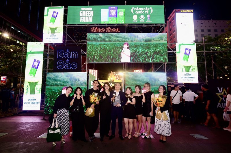 Đại diện Vinamilk tại sự kiện vinh danh Vạn Xuân Awards 2025 (Ảnh: Minh Anh). 