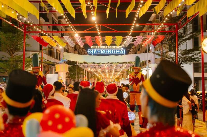  Không khí noel tại phố đi bộ Millennia Journey ngày 24/12 vừa qua.