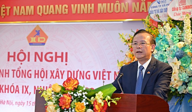 TS. Phạm Văn Khánh - Ủy viên Đoàn Chủ tịch báo cáo Kiểm điểm công tác kiểm tra năm 2025 và phương hướng công tác năm 2026 tại Hội nghị