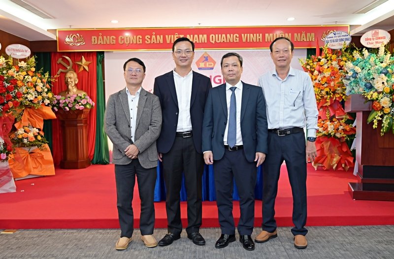 Đoàn lãnh đạo Hội Xây dựng TP Đà Nẵng chụp ảnh lưu niệm tại Hội nghị.
