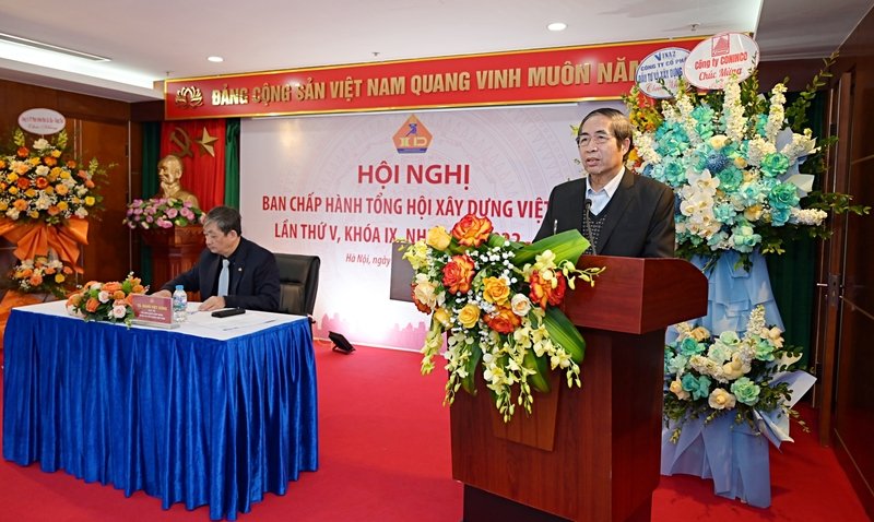 PGS.TS Lưu Đức Hải Viện trưởng Viện Nghiên cứu đô thị và Phát triển hạ tầng (Tổng hội Xây dựng Việt Nam) trình bày tham luận tại Hội nghị