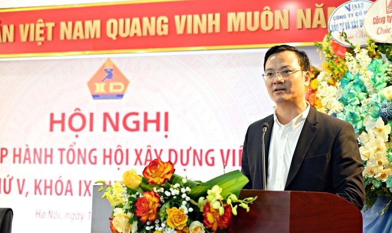 Ông Lê Văn Tuấn - Phó Chủ tịch Hội xây dựng TP Đà Nẵng, Phó GĐ Sở Xây dựng TP Đà Nẵng phát biểu tại Hội nghị