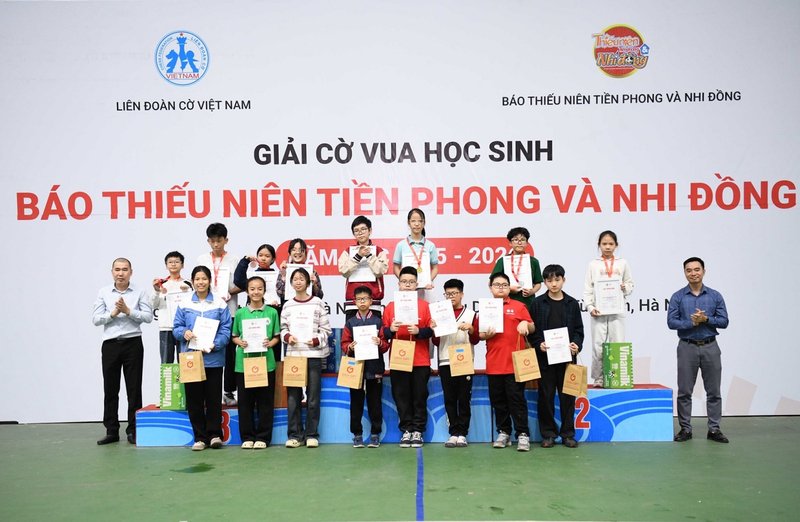 Khép lại mùa giải năm học 2025-2026, đã có 198 vận động viên được vinh danh. Đây sẽ là động lực khuyến khích các em tiếp tục phấn đấu để tiến xa hơn trong tương lai (Ảnh: TNTP&NĐ). 