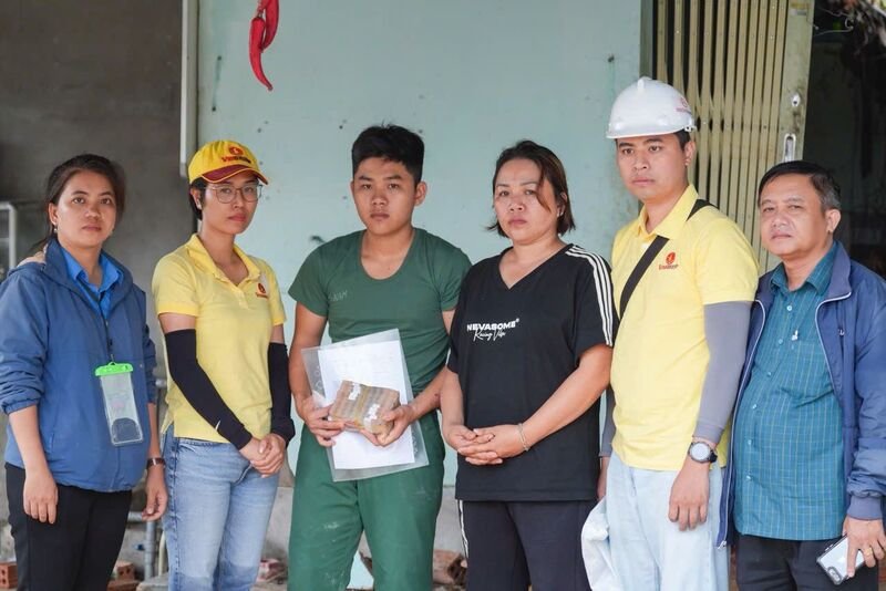  Quỹ Thiện Tâm của Tập đoàn Vingroup hỗ trợ người dân vùng lũ.