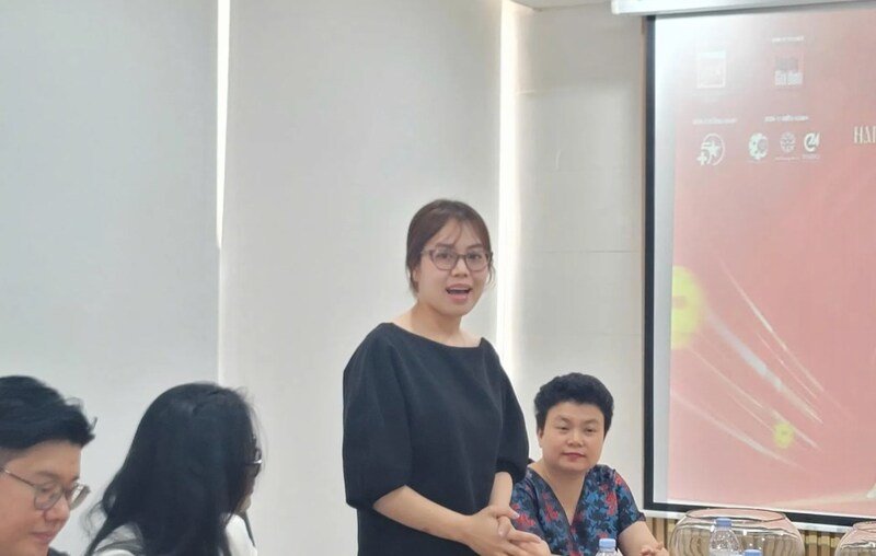 Bà Nguyễn Diệu Linh – Giám đốc điều hành TMV Vũ Quang đại diện nhà tài trợ phát biểu tại buổi lễ bốc thăm.