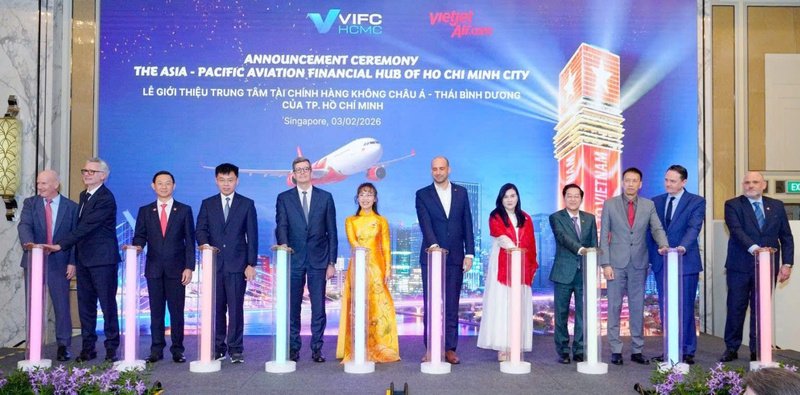   Thành viên HĐQT độc lập Vietjet - Nguyên Phó Thủ tướng CHLB Đức Philipp Rösler chia sẻ: “Việc mở rộng mạng bay tới châu Âu đã được Vietjet chuẩn bị từ lâu. Với mô hình kết hợp giữa quản trị chi phí hiệu quả và các yếu tố dịch vụ cần thiết, Vietjet sẽ duy trì lợi thế cạnh tranh về chi phí, đồng thời mang tới trải nghiệm tốt đẹp cho hành khách trên các đường bay dài”.