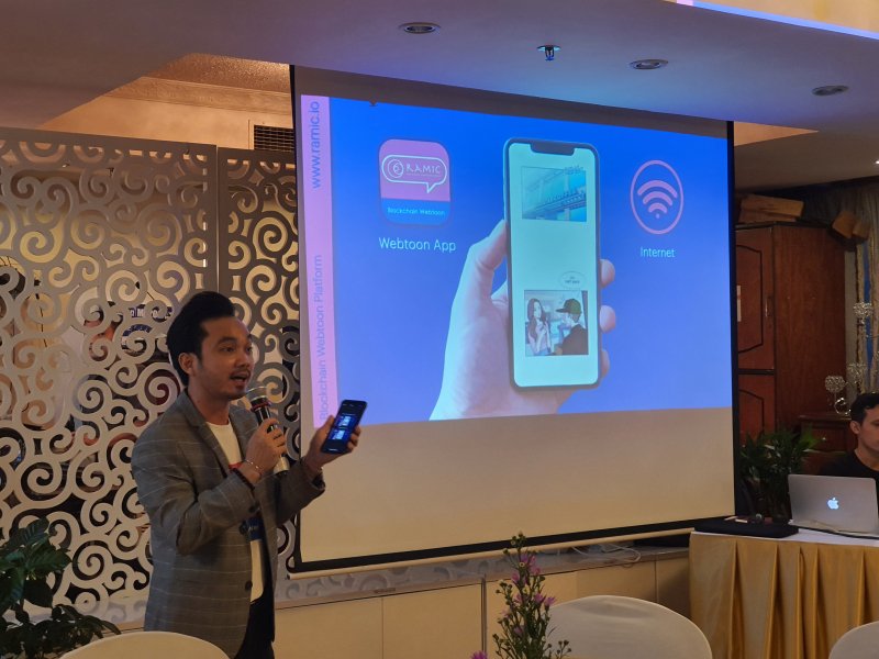 Nhờ công nghệ Blockchain, người đọc được tiếp cận nhiều nội dung hơn, bên cạnh nhà sáng tác được hưởng lợi nhiều hơn. Ảnh: Tùng Nguyễn.