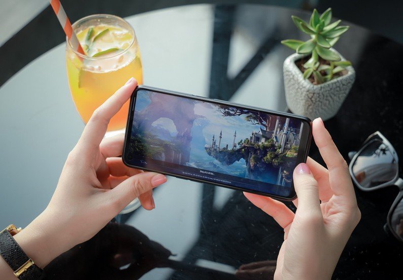 Điện thoại Android mới Oppo A92 hiện có giá khá tốt, một điểm nhấn cho người dùng khi có nhu cầu mua để du lịch hè. Ảnh minh họa.