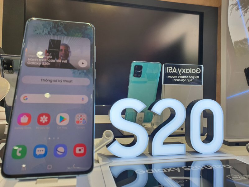 Dòng S20 giảm giá mạnh có thể khiến người dùng ngại mua Samsung Galaxy Note mới. Ảnh: Minh Nguyễn.