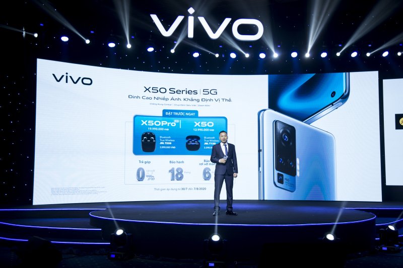 Bộ đôi vivo X50 và X50 Pro bán từ 8/8 với nhiều ưu đãi quà tặng và trả góp 0%. Ảnh: Linh Lê.