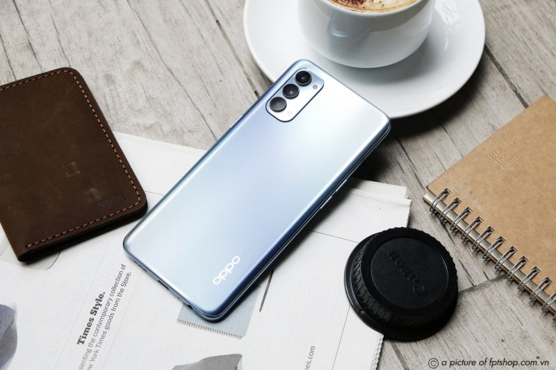 OPPO Reno 4 được nhiều người dùng trẻ ưa chuộng khi mua dịp này. Ảnh: Hậu Huỳnh.