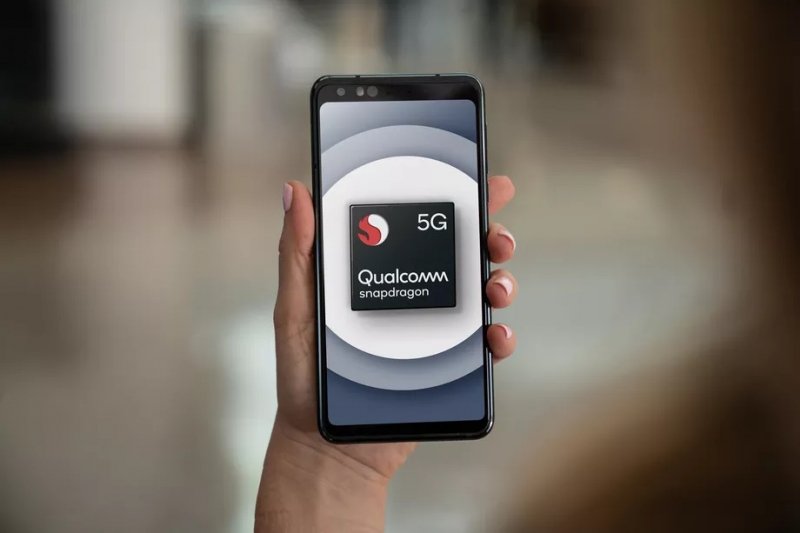Dòng chip 8XX của Qualcomm sẽ giúp điện thoại 5G rẻ hơn khi đến tay người dùng. Ảnh: The Verge.
