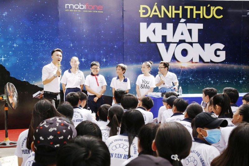 Đánh thức khát vọng viết tiếp ước mơ vươn lên cho hơn 30.000 học sinh sinh viên tại TP.HCM. Ảnh: Lưu Trang.