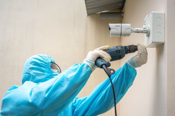 Triển khai hạ tầng tại khu cách ly COVID-19. Ảnh: Lan Anh.