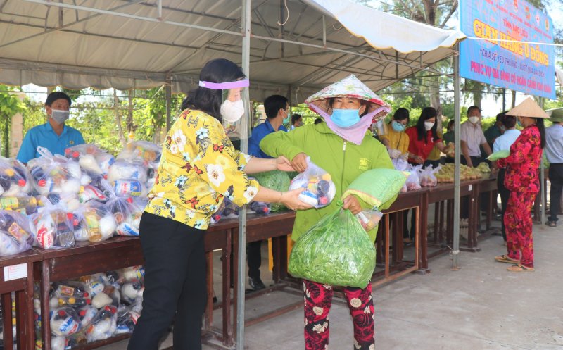 5-000-phan-tro-gia-nhu-yeu-pham-cho-nguoi-dan-kho-khan-trong-vung-dich-1